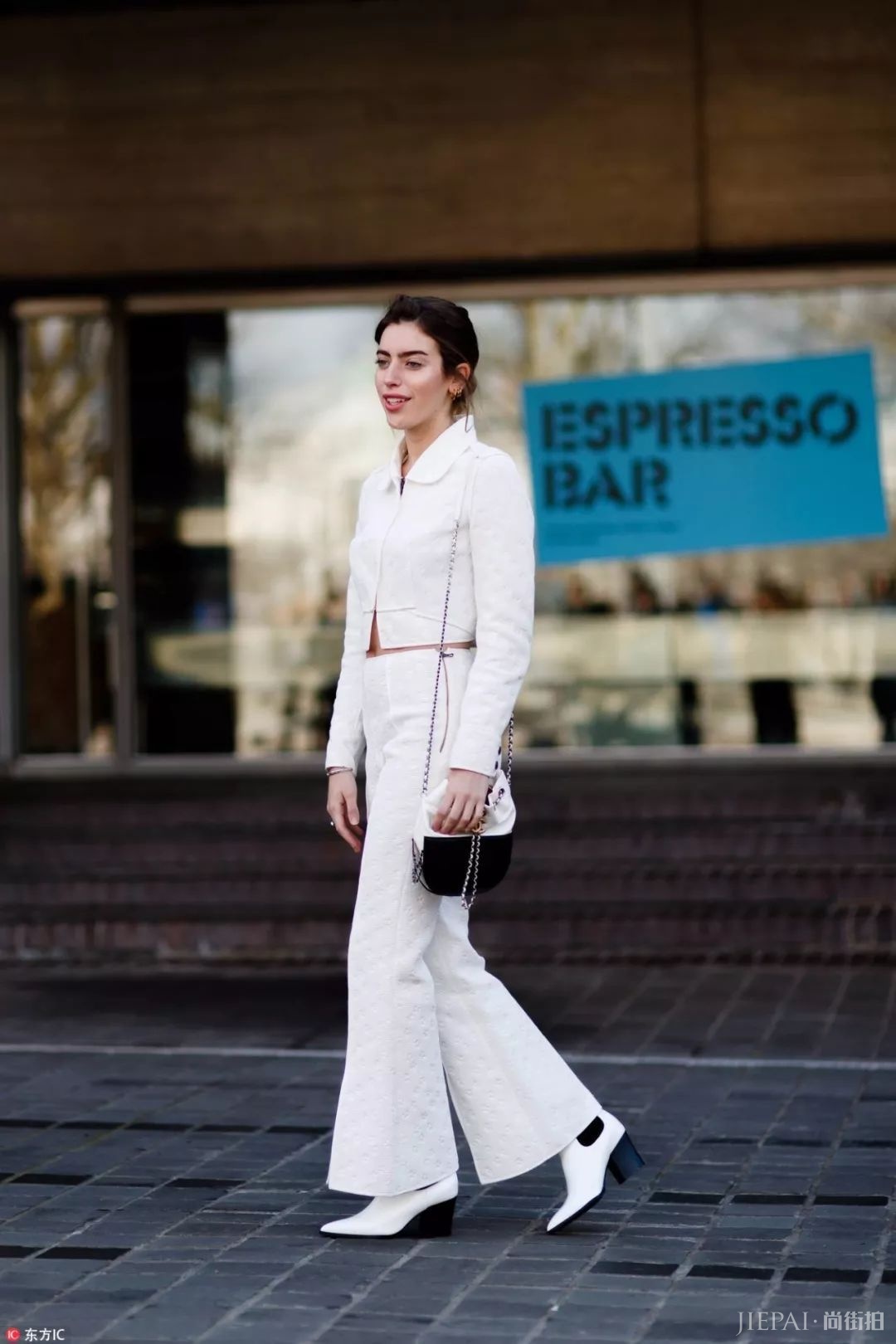 其实白裤子搭配对了比穿黑裤子更显瘦!