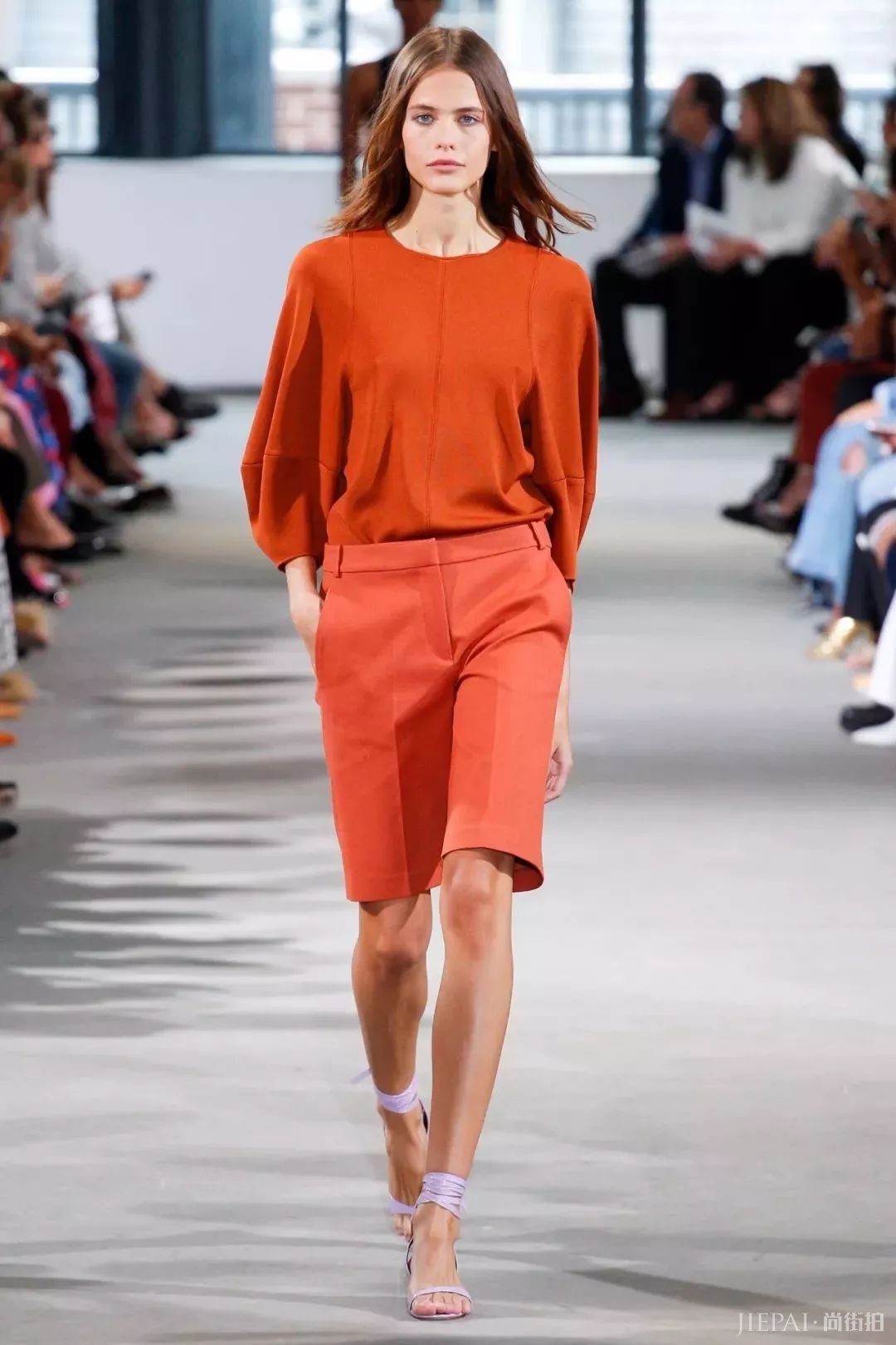 “奶奶鞋”之后周冬雨又带火“爸爸裤”：小短腿们的夏季救星！