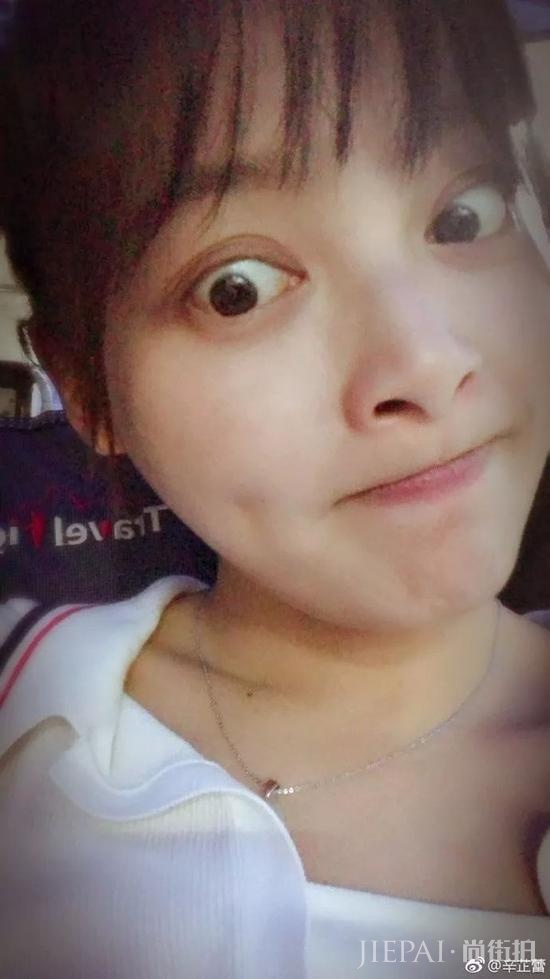 辛芷蕾素颜“凶”不起来 水润Q弹怎么看怎么软