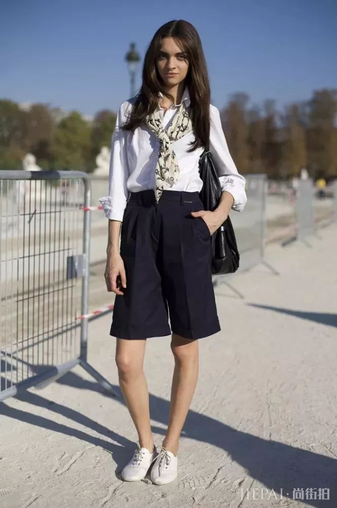 “奶奶鞋”之后周冬雨又带火“爸爸裤”：小短腿们的夏季救星！