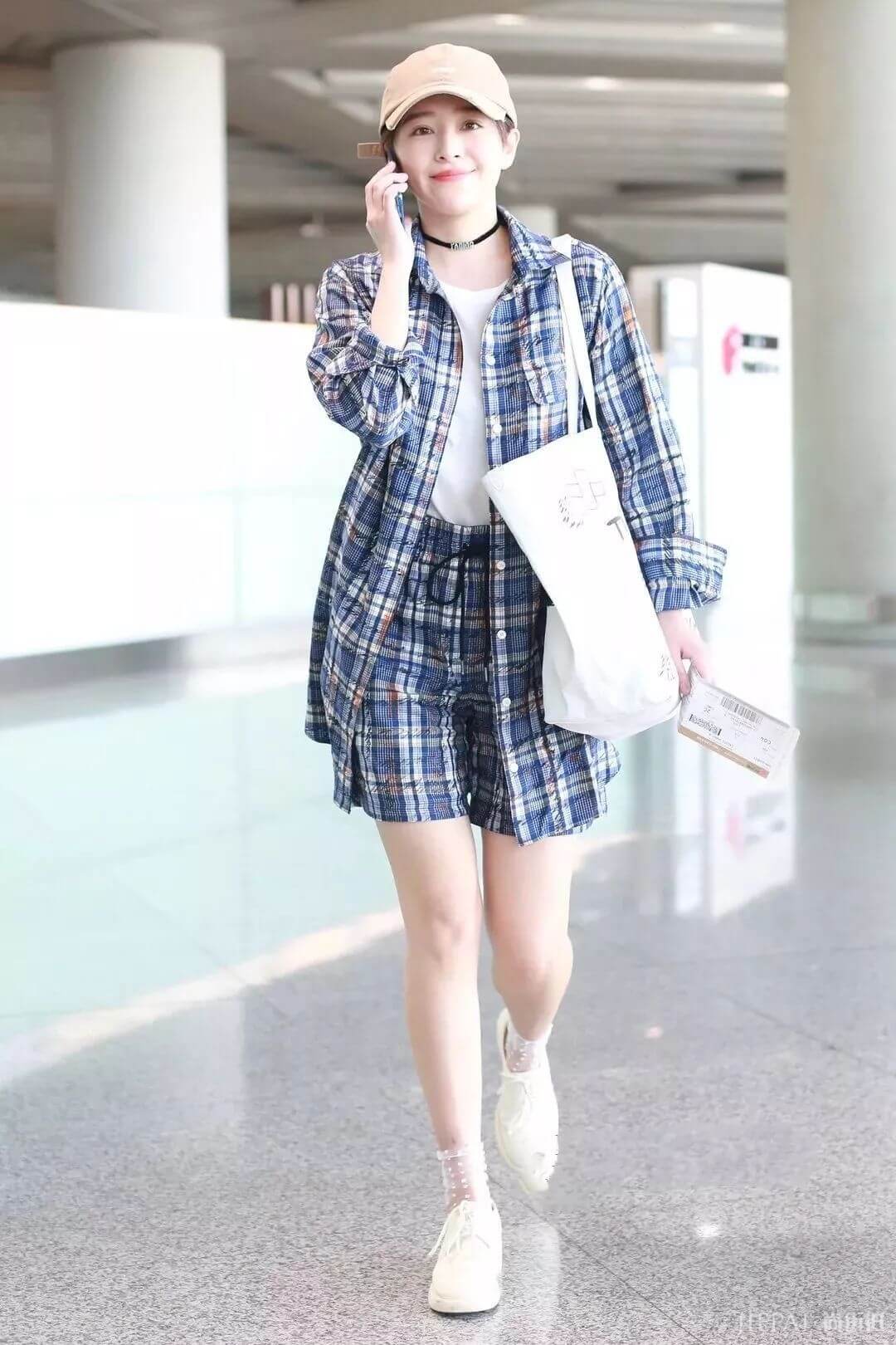 “奶奶鞋”之后周冬雨又带火“爸爸裤”：小短腿们的夏季救星！