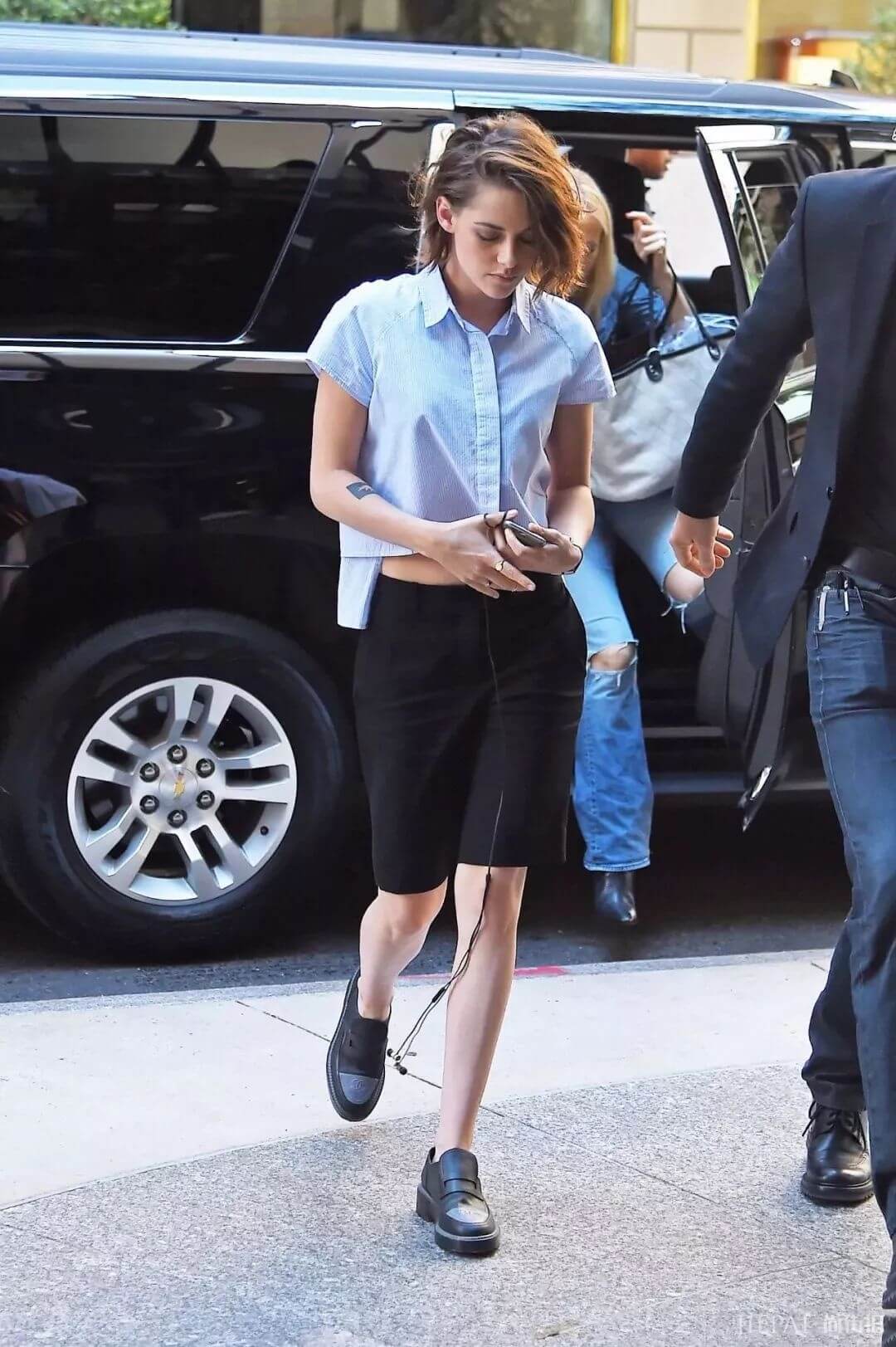 “奶奶鞋”之后周冬雨又带火“爸爸裤”：小短腿们的夏季救星！