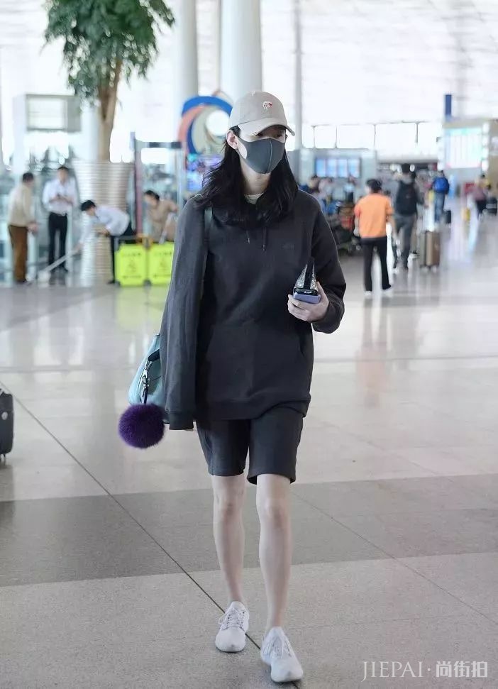 “奶奶鞋”之后周冬雨又带火“爸爸裤”：小短腿们的夏季救星！