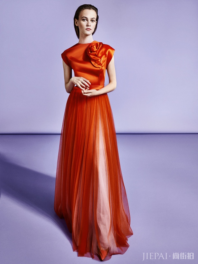 2019早春服装系列报导：体现高订精神，Viktor & Rolf Soir 为礼服注入灵动气质