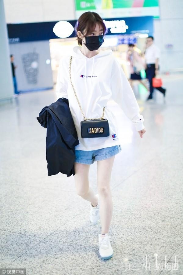 国内明星街拍 流行宽松style！