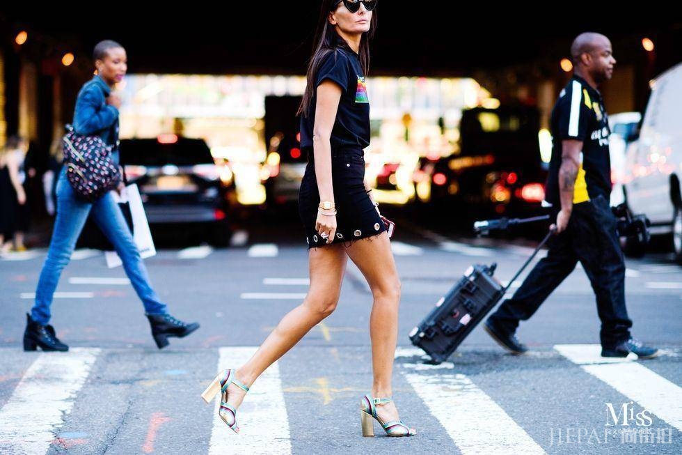 穿搭利器： 紧身裙给你越紧越致命的美感