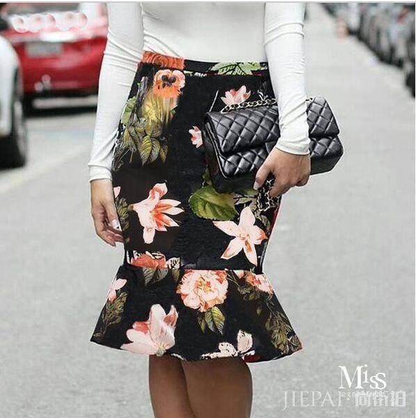 穿搭利器： 紧身裙给你越紧越致命的美感