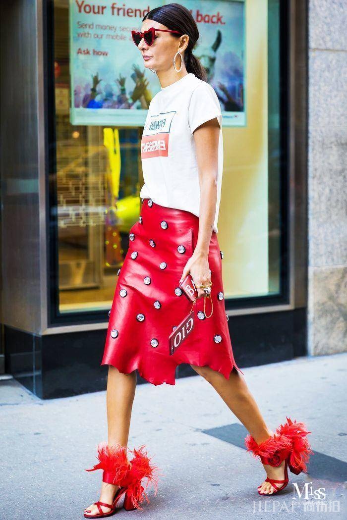 穿搭利器： 紧身裙给你越紧越致命的美感