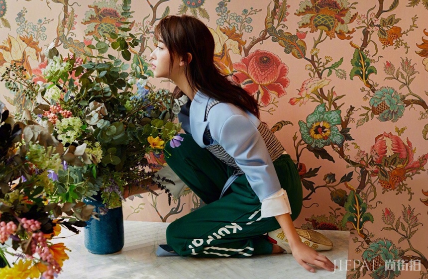 《延禧攻略》魏姐吴谨言拍大片,网友:比起演技摆pose还是嫩了点!