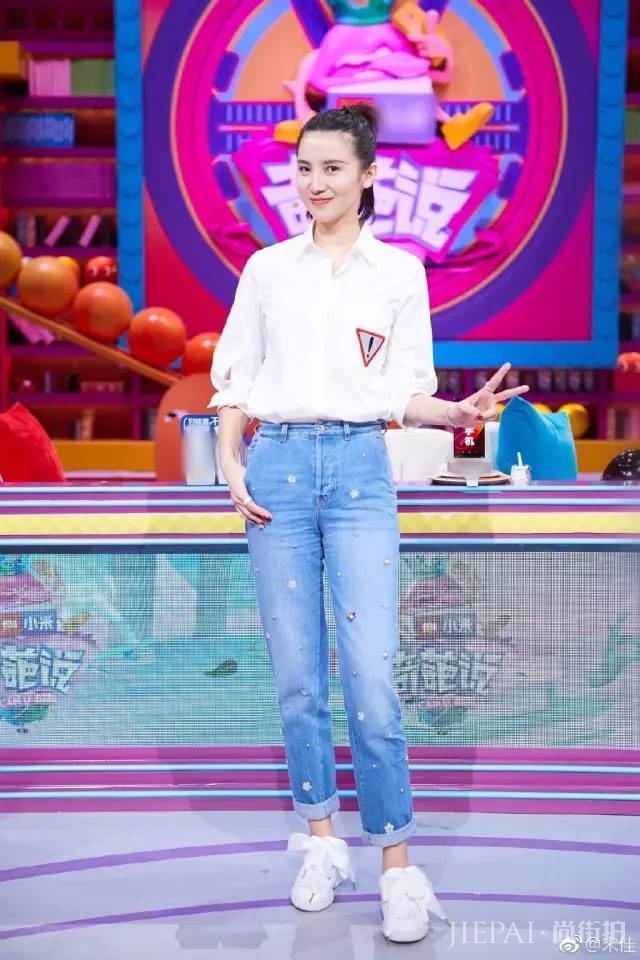 看宋佳6个搭配套路,2018美一整个秋天!