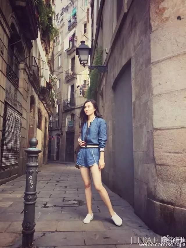 看宋佳6个搭配套路,2018美一整个秋天!