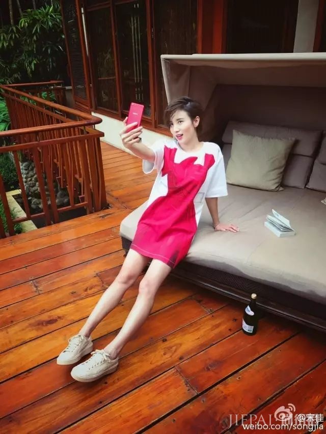 看宋佳6个搭配套路,2018美一整个秋天!