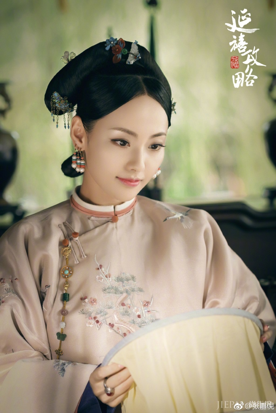 戏里戏外 看张嘉倪颜值衣品 变身最美嫔妃!