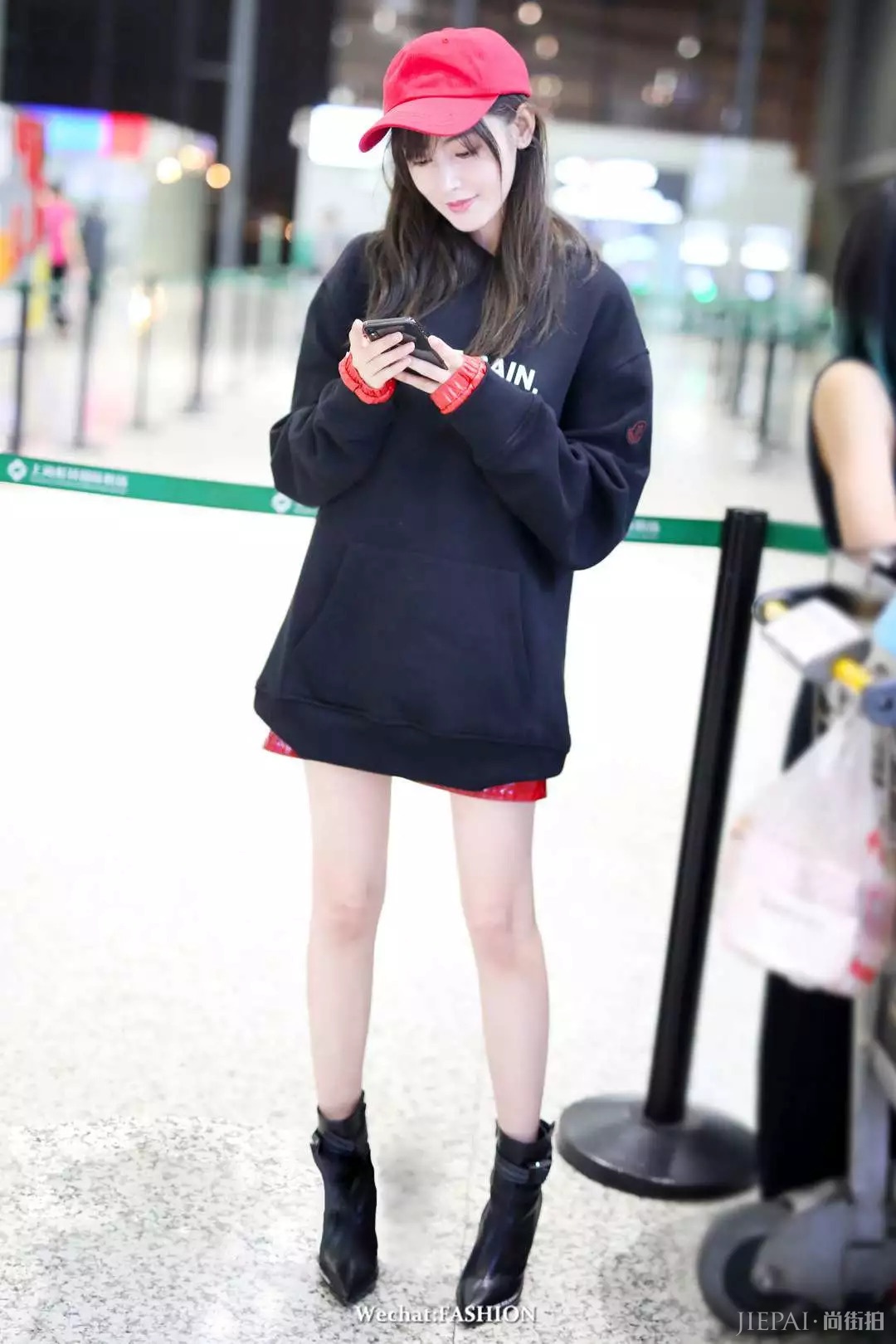 35℃高温都穿 女明星是有多爱它!