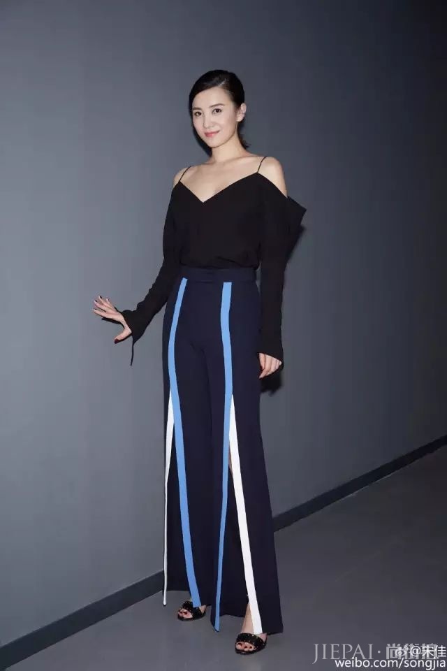 看宋佳6个搭配套路,2018美一整个秋天!