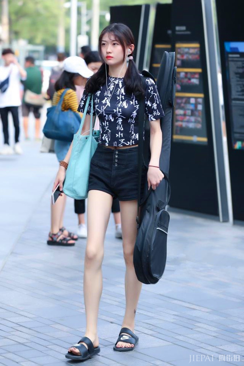 国内街拍 看美女夏季时尚搭配
