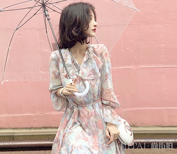 梨型身材挑连衣裙,下半身赘肉不见了