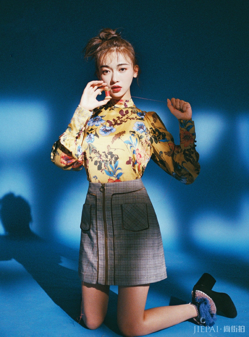 《延禧攻略》魏姐吴谨言拍大片,网友:比起演技摆pose还是嫩了点!