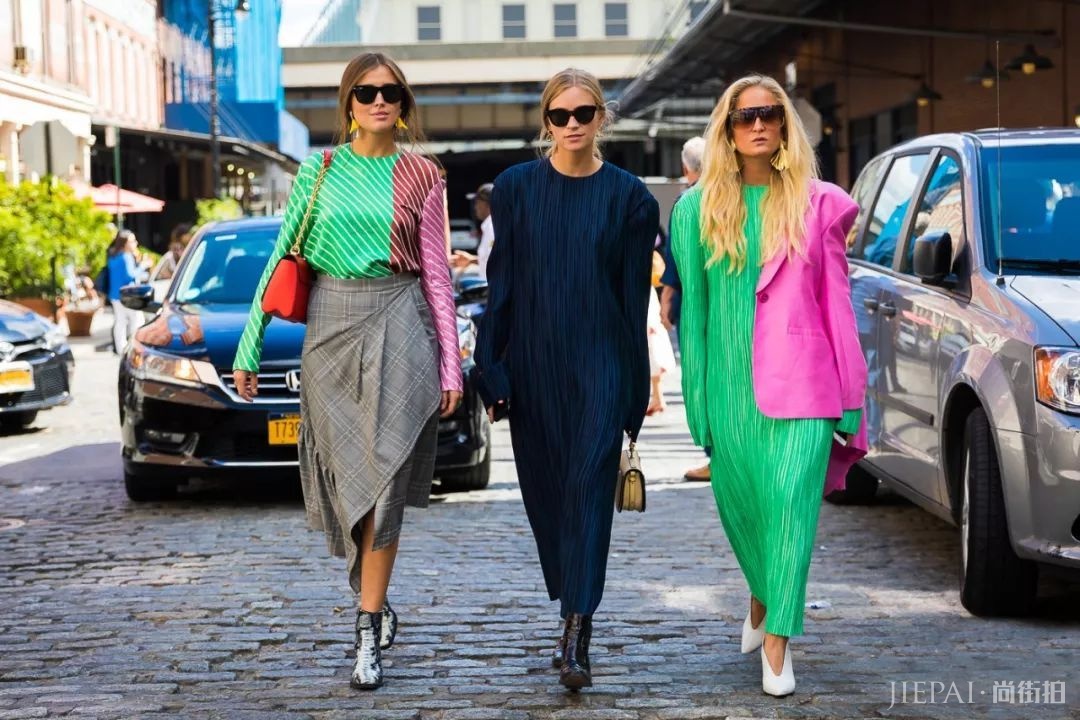 可能是今年最详细的荧光色欧美街拍了