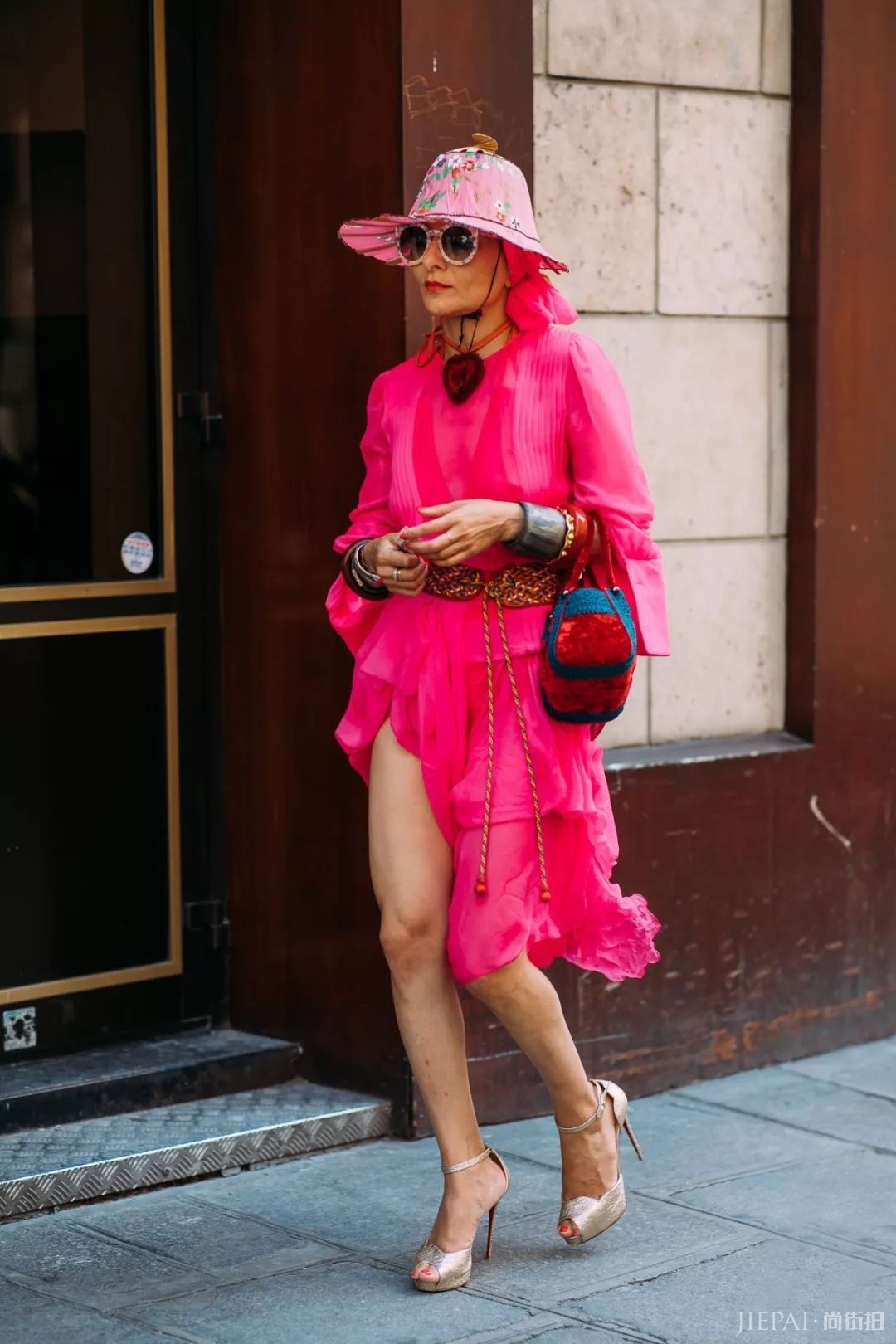 可能是今年最详细的荧光色欧美街拍了