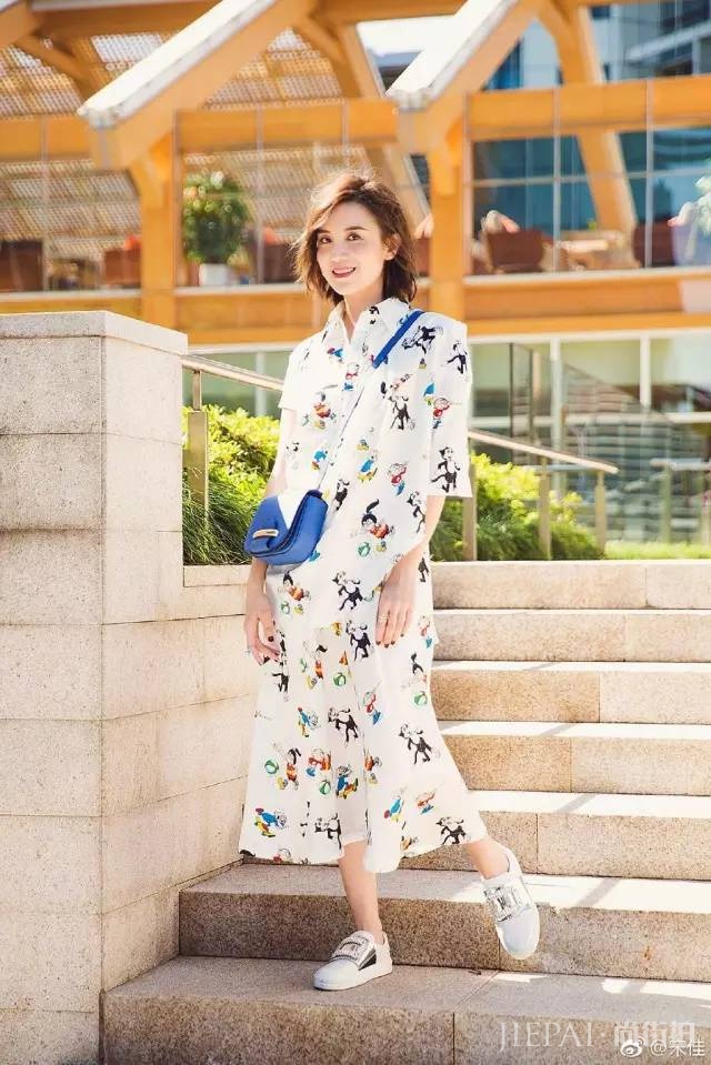 看宋佳6个搭配套路,2018美一整个秋天!