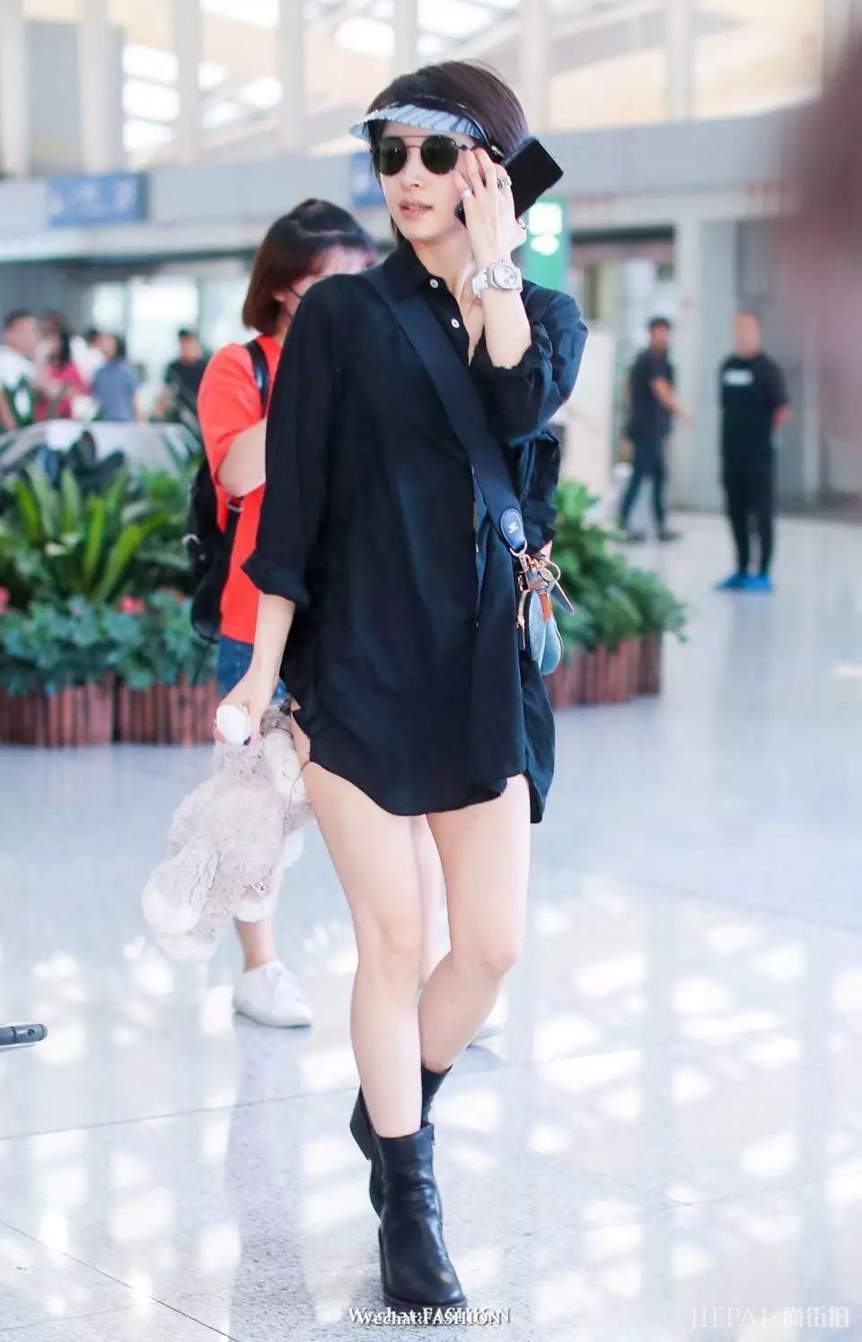 35℃高温都穿 女明星是有多爱它!