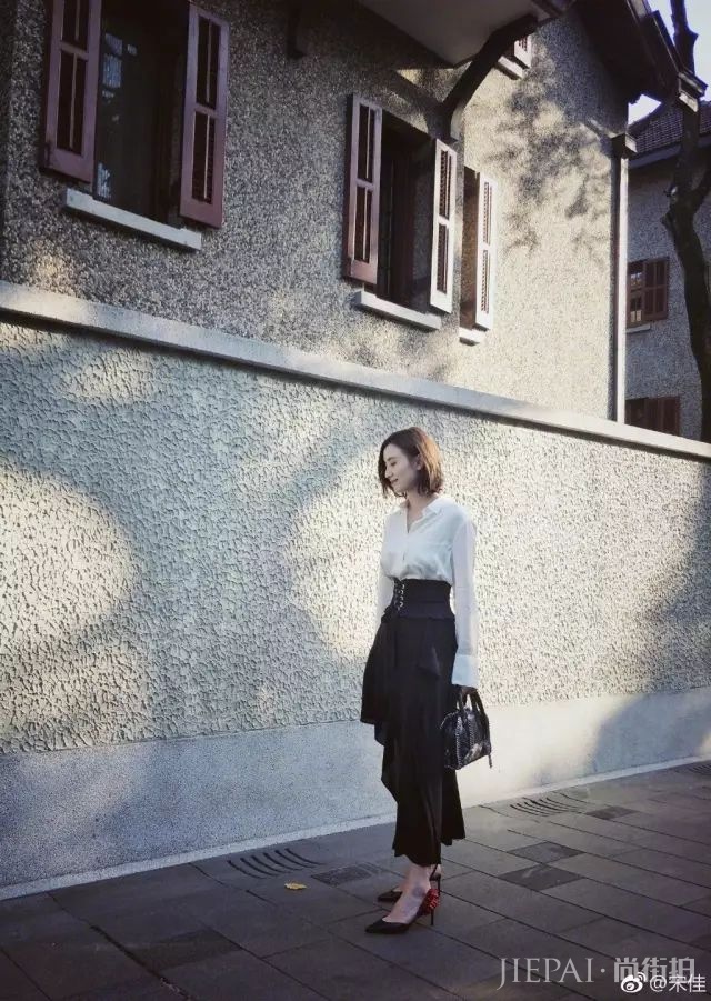 看宋佳6个搭配套路,2018美一整个秋天!