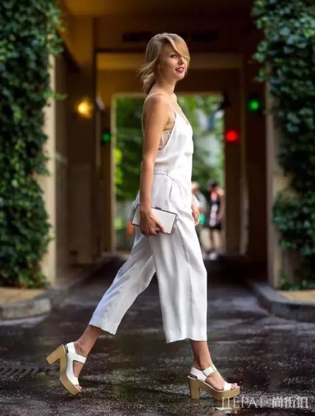 背心+阔腿裤，看欧美潮人夏天清凉时髦套路！