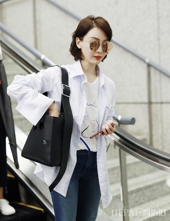 41岁陈数简直逆生长,衬衫搭配牛仔裤,竟美得忘了年龄