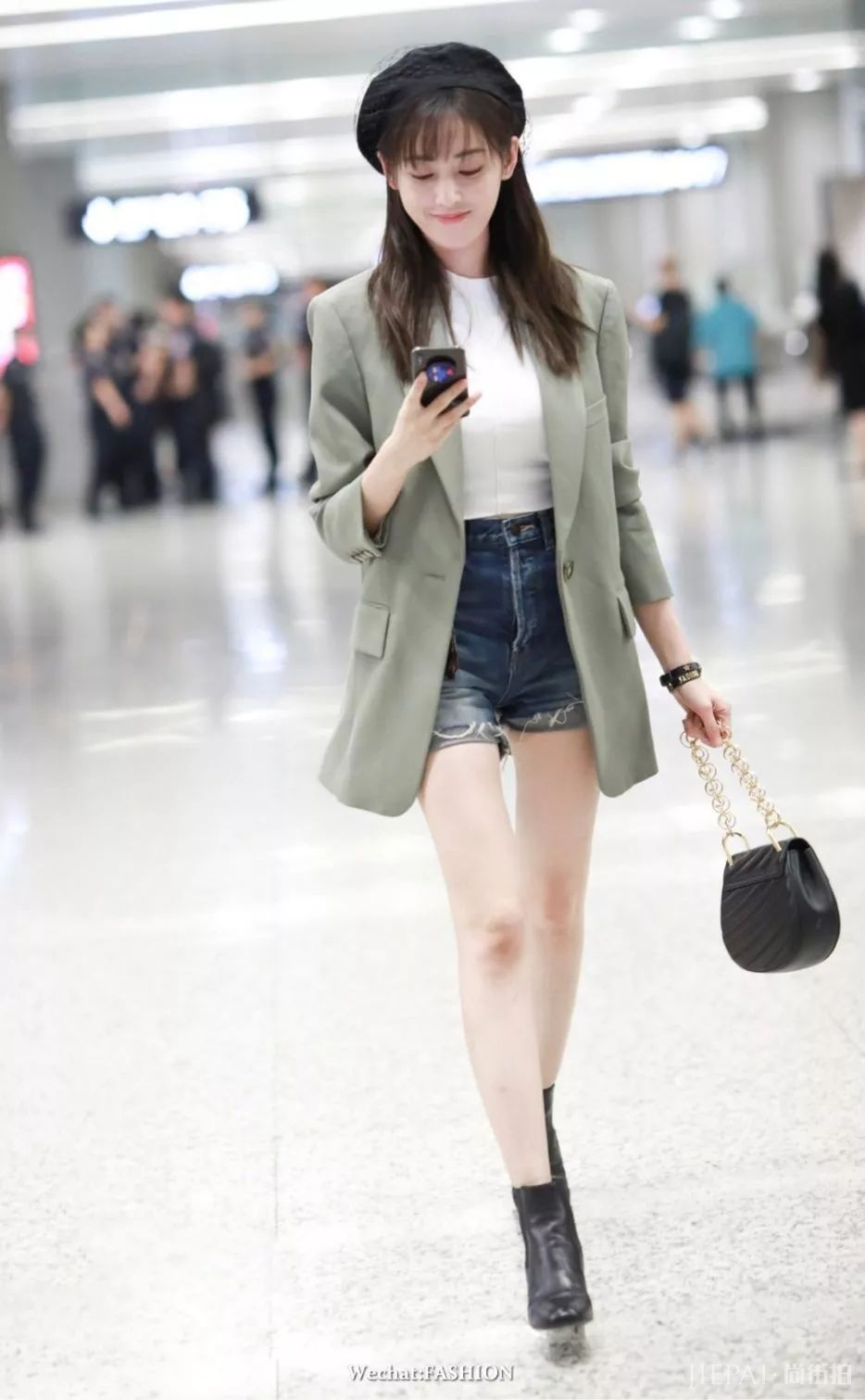 35℃高温都穿 女明星是有多爱它!