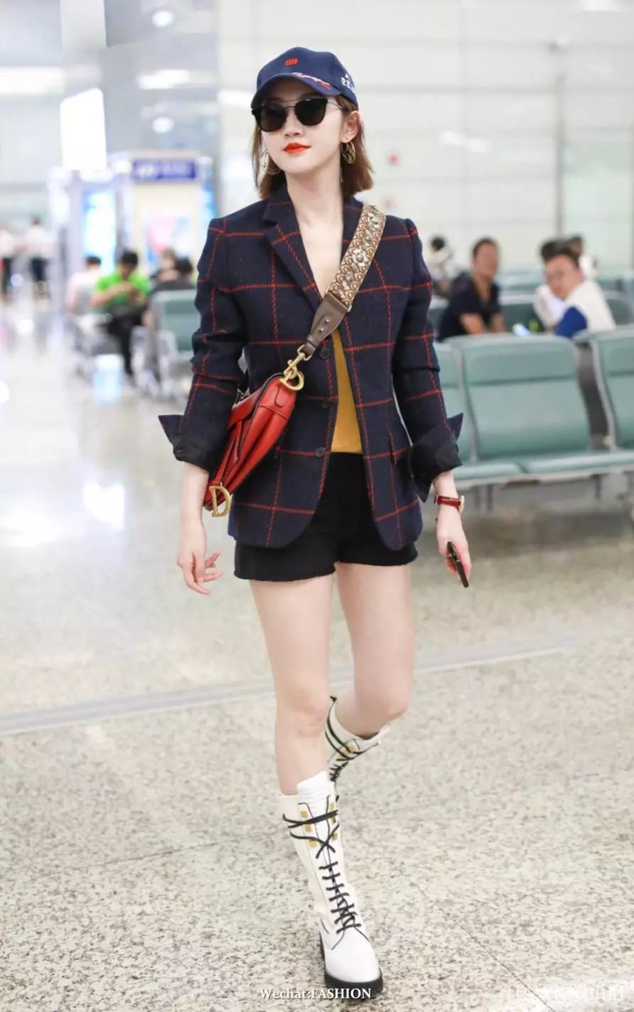 35℃高温都穿 女明星是有多爱它!