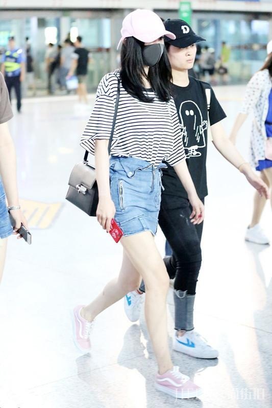 167的欧阳娜娜撞上167的杨幂，终于明白腿直和腿细哪个更重要了