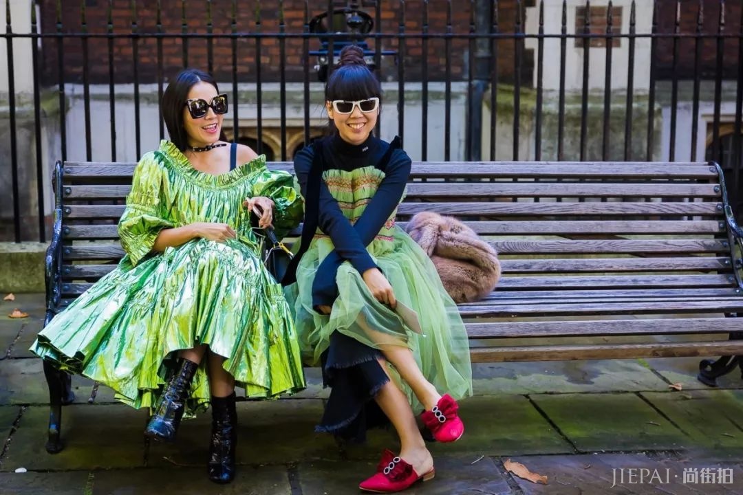 可能是今年最详细的荧光色欧美街拍了