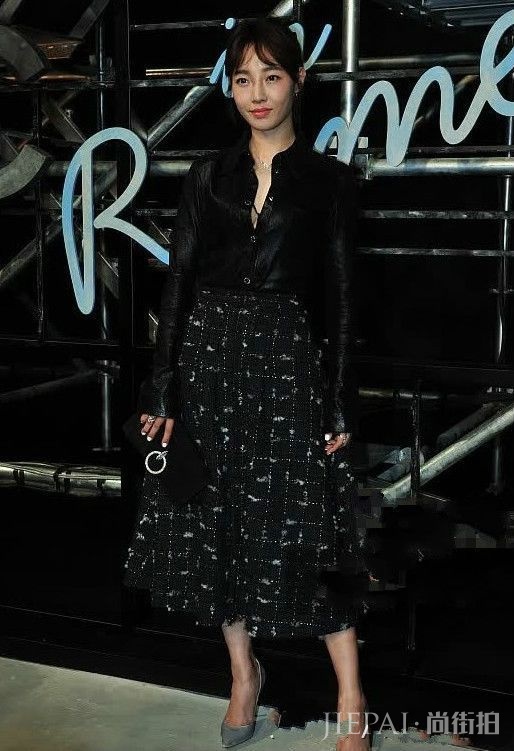 好久不见的白百何瘦脱相了，网友：这穿的是什么衣服呀！