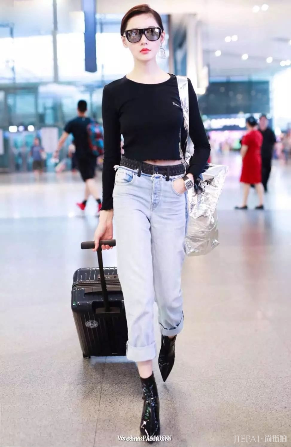 35℃高温都穿 女明星是有多爱它!