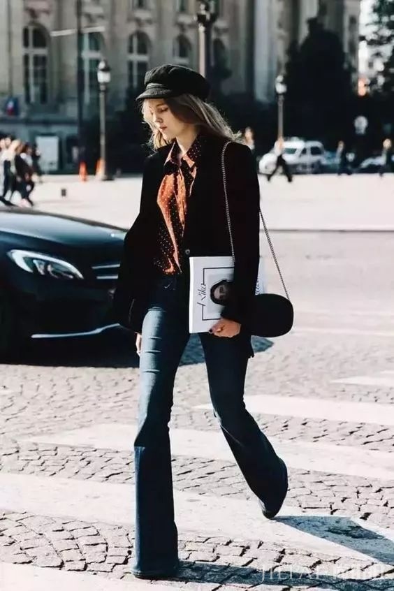 薄西服+牛仔裤=2018年早秋最时髦的极简套路!