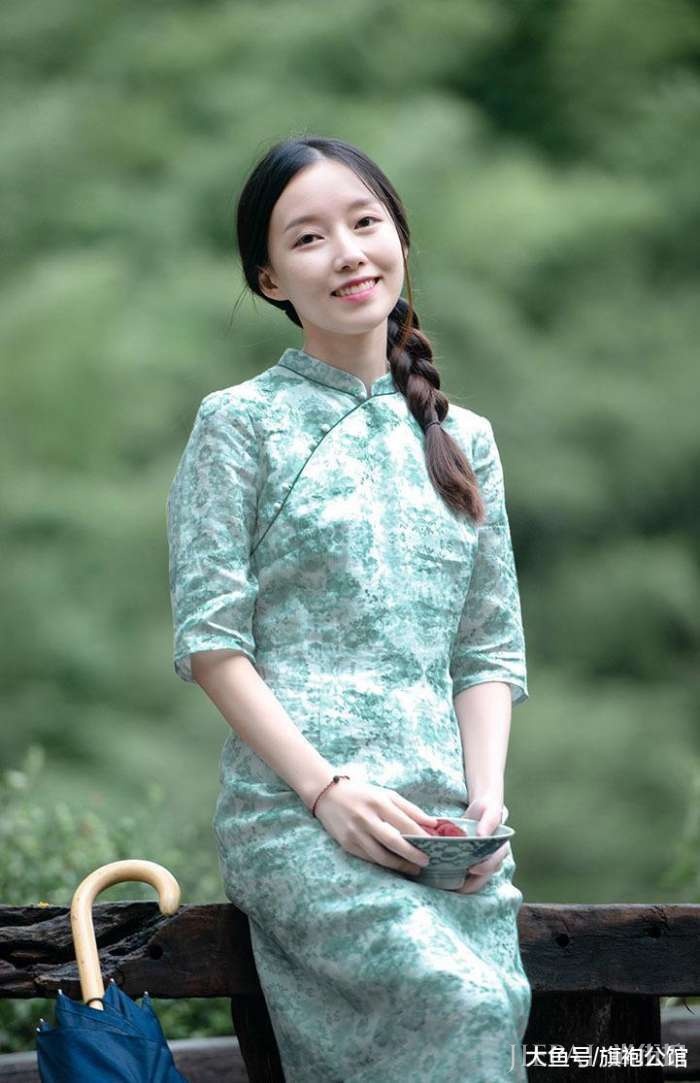 复古风这么流行, 2018年秋天这样穿才显气质!