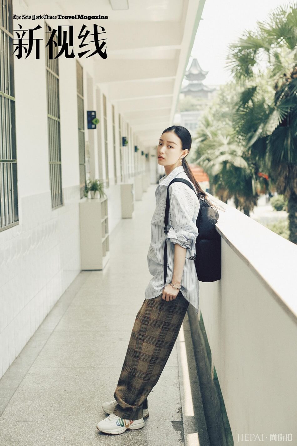 倪妮一改往日摩登时尚范 携父母拍怀旧大片自然温馨