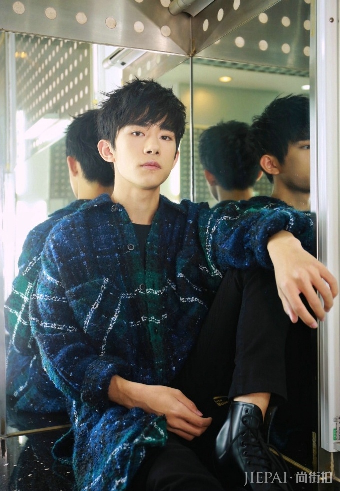 易烊千玺360度无死角照片欣赏