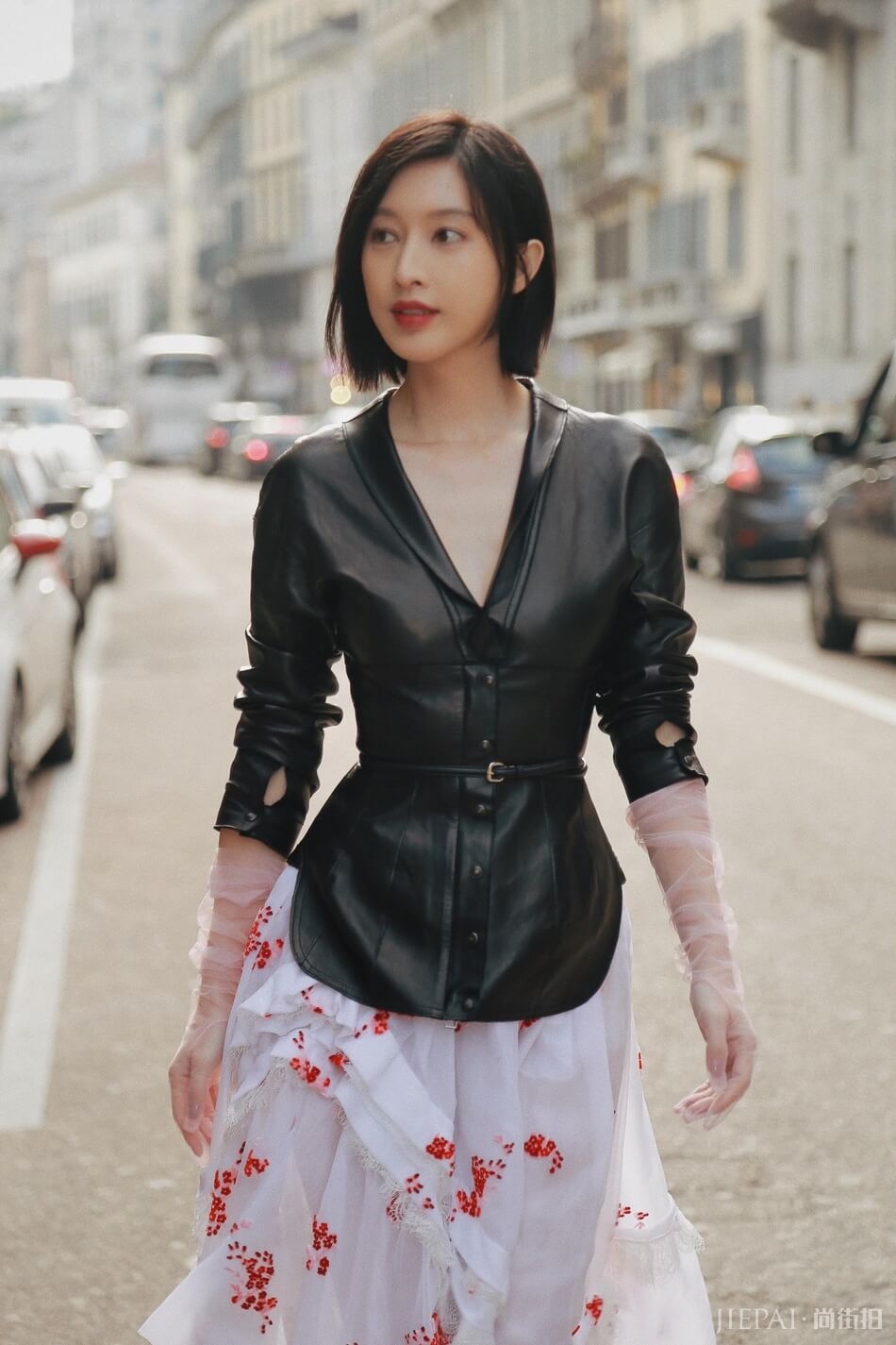 张俪皮衣配碎花裙助阵ermanno scervino秀 帅美恰到好处