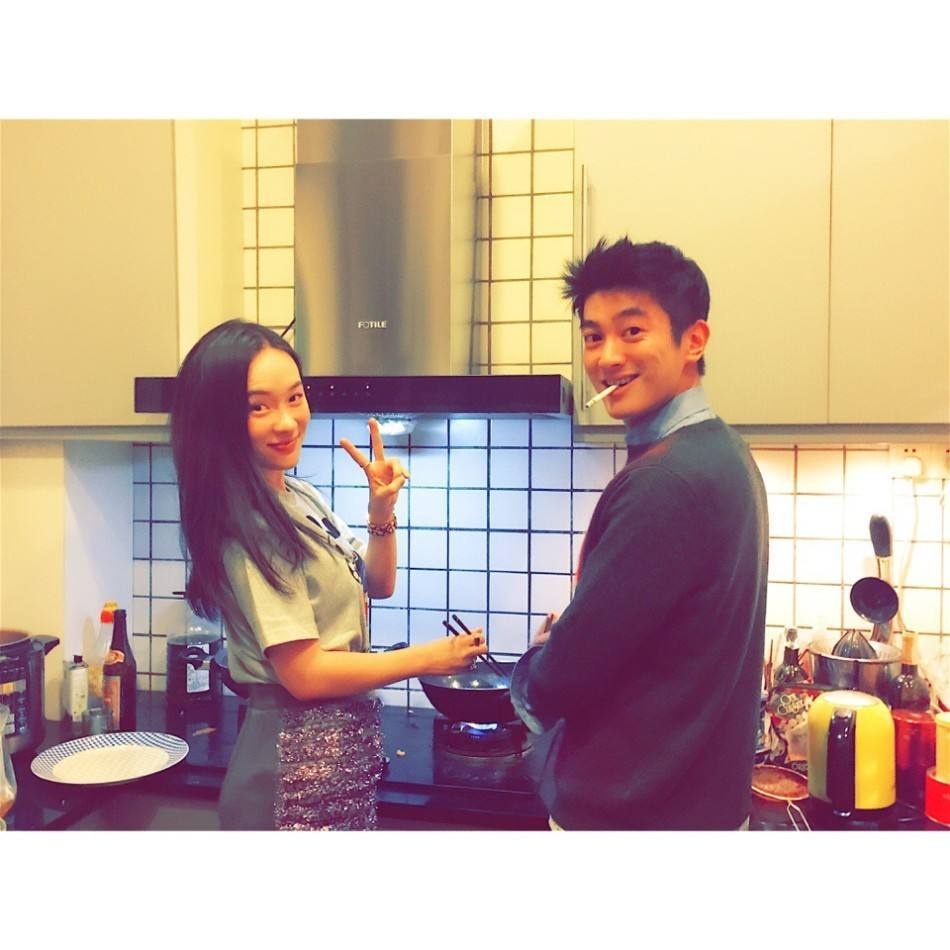 霍思燕和杜江夫妇示范“初恋装”