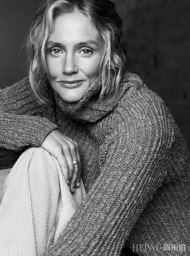 49岁才出道的超模 | 美人迟暮才是最高级的性感