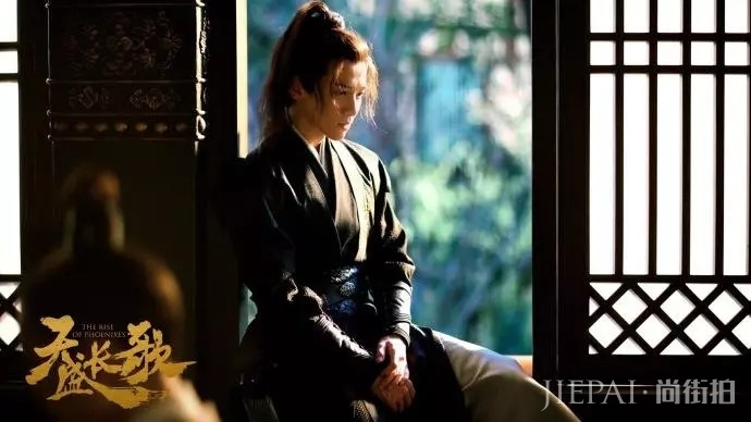 不毁不罢休？原版主演都快没饭吃了，谁还敢接翻拍？