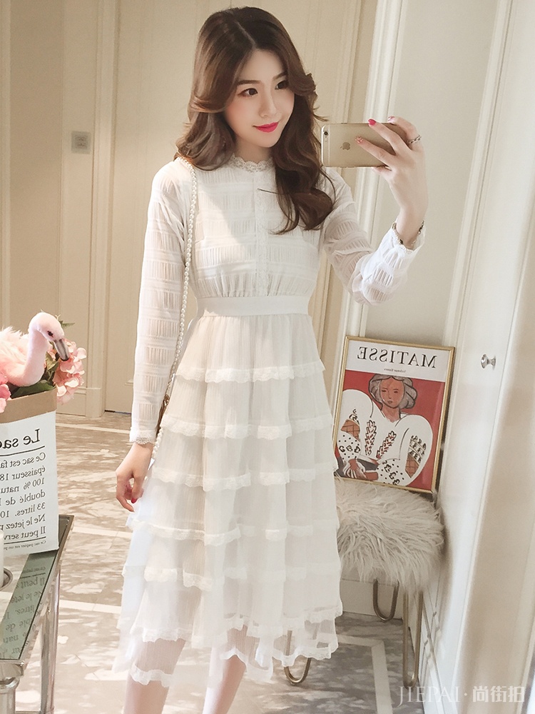 轻熟优雅连衣裙,这样穿将迷人小女人味展现得淋漓尽致!