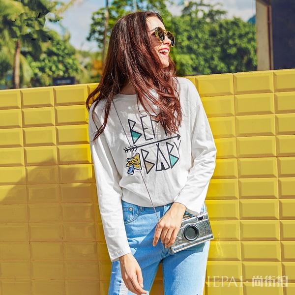 T恤搭工装裤，小姐姐的别样中性风