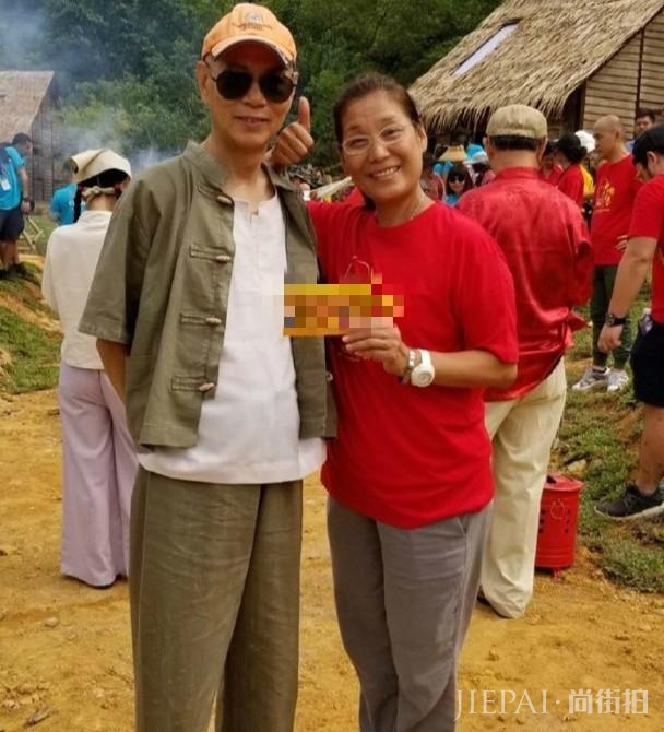 83经典版《射雕》穆念慈拍戏烧伤 面部伤明显