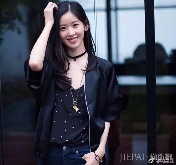 奶茶妹妹章泽天不仅人生开挂,衣品也从小土妹一跃成白富美?