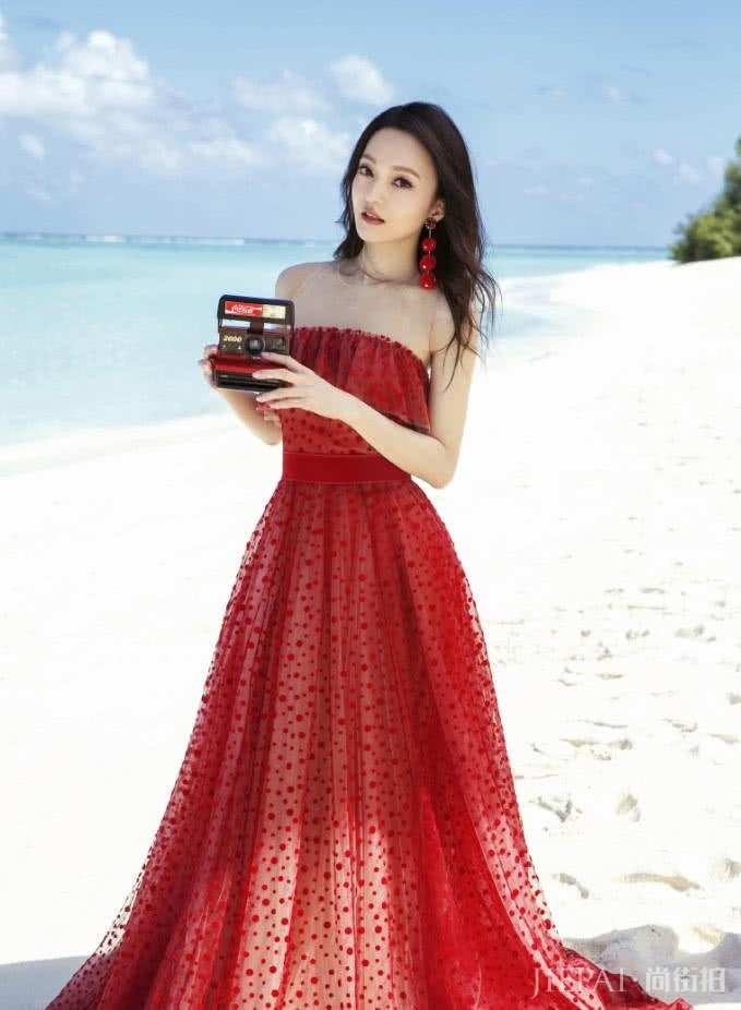 张韶涵居然穿“马赛克”?意外得出“巴掌腰”,和头围差不多大!