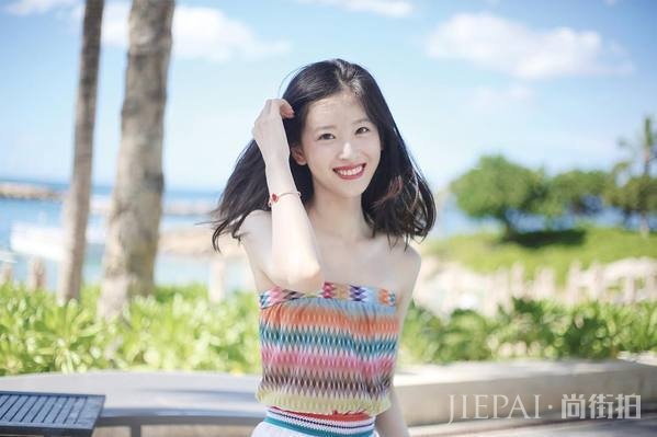 奶茶妹妹章泽天不仅人生开挂,衣品也从小土妹一跃成白富美?
