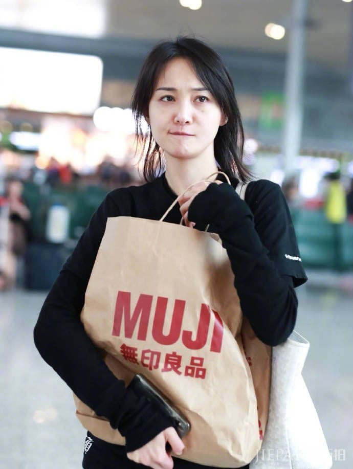 郑爽的嘴巴总是一个表情，超级可爱